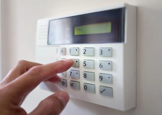 Jak zresetować alarm w domu i uniknąć fałszywych alarmów Jak zresetować alarm w domu i uniknąć fałszywych alarmów