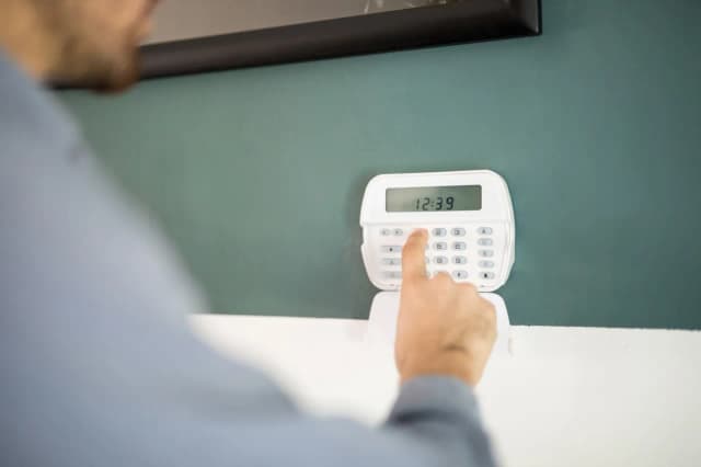 Jak uzbroić alarm w domu - uniknij błędów i zabezpiecz swój dom Jak uzbroić alarm w domu - uniknij błędów i zabezpiecz swój dom